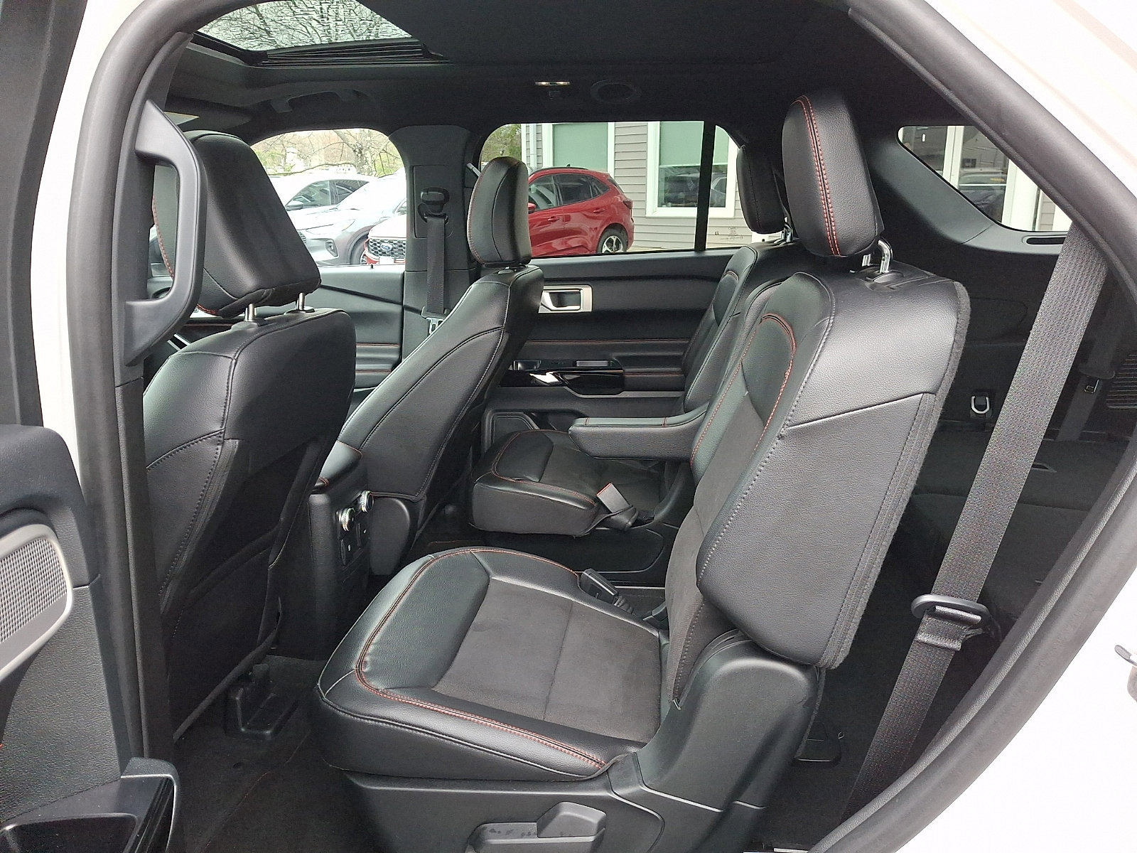 Certified 2023 Ford Explorer ST-Line w/ Class IV Trailer Tow Package image 11