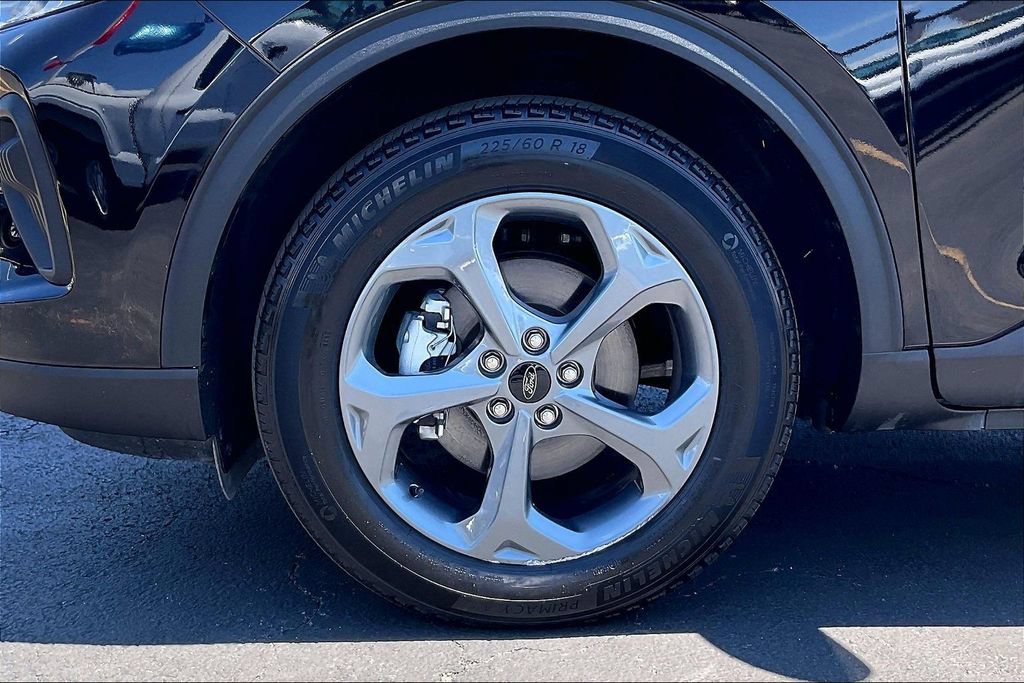 Certified 2025 Ford Escape ST-Line AWD/4WD image 8