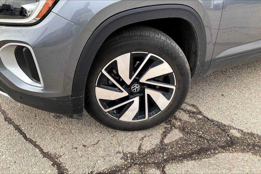 Used 2024 Volkswagen Atlas SE image 4