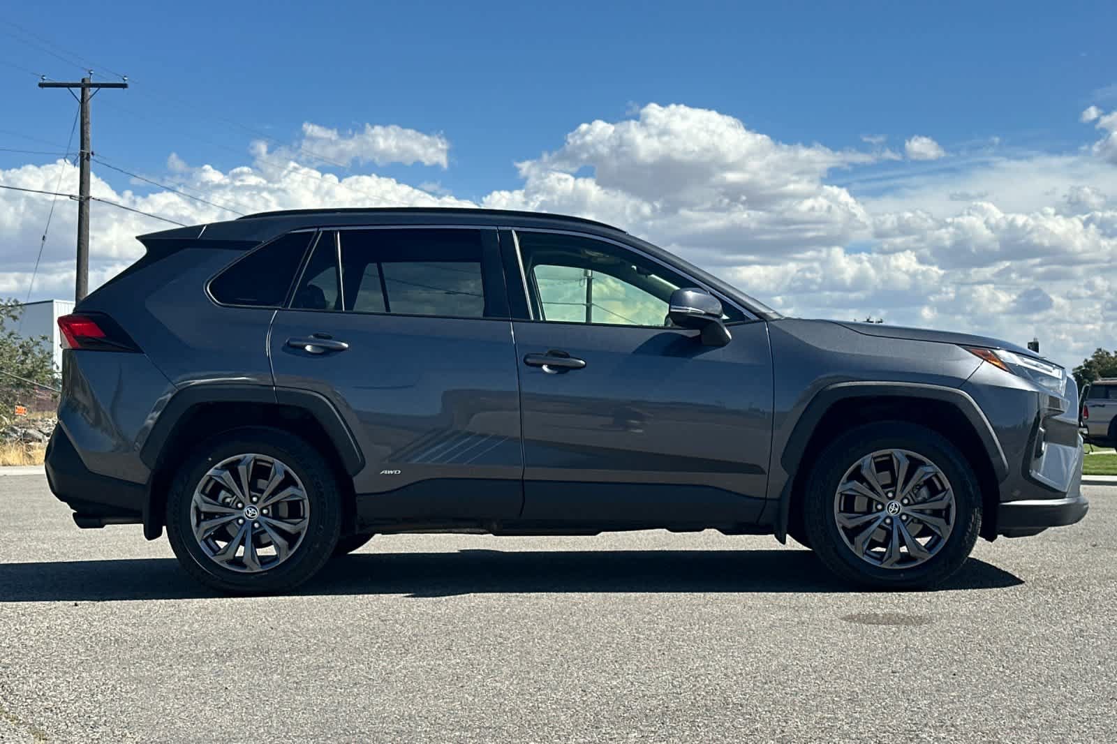 Used 2022 Toyota RAV4 XLE Premium AWD/4WD image 8