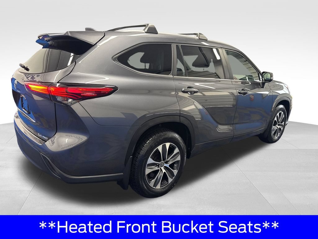 Used 2023 Toyota Highlander XLE AWD/4WD image 5