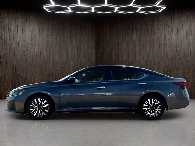Used 2025 Nissan Altima 2.5 SV FWD image 5