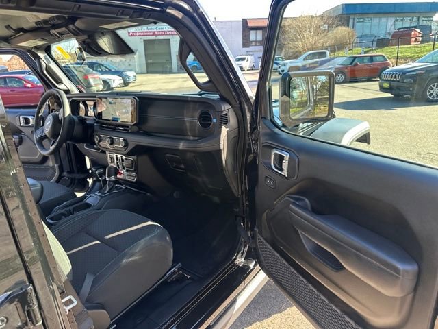 Used 2025 Jeep Wrangler Unlimited Rubicon 4xe w/ Safety Group AWD/4WD image 33