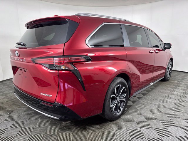 Used 2026 Toyota Sienna Platinum AWD/4WD image 3