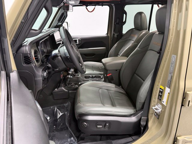 Used 2025 Jeep Gladiator Mojave w/ Convenience Group AWD/4WD image 11