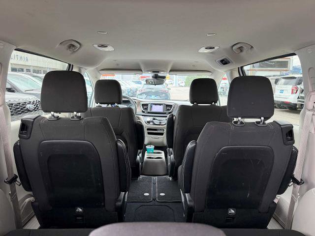 Used 2023 Chrysler Voyager LX image 24