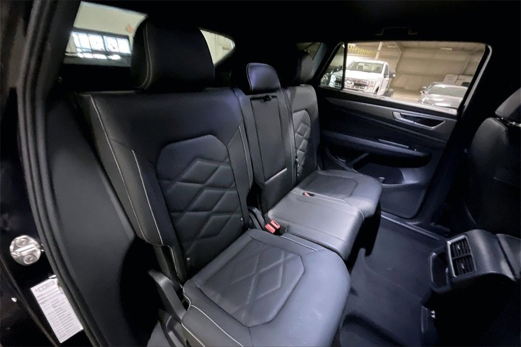 Used 2025 Volkswagen Atlas Cross Sport SE image 25