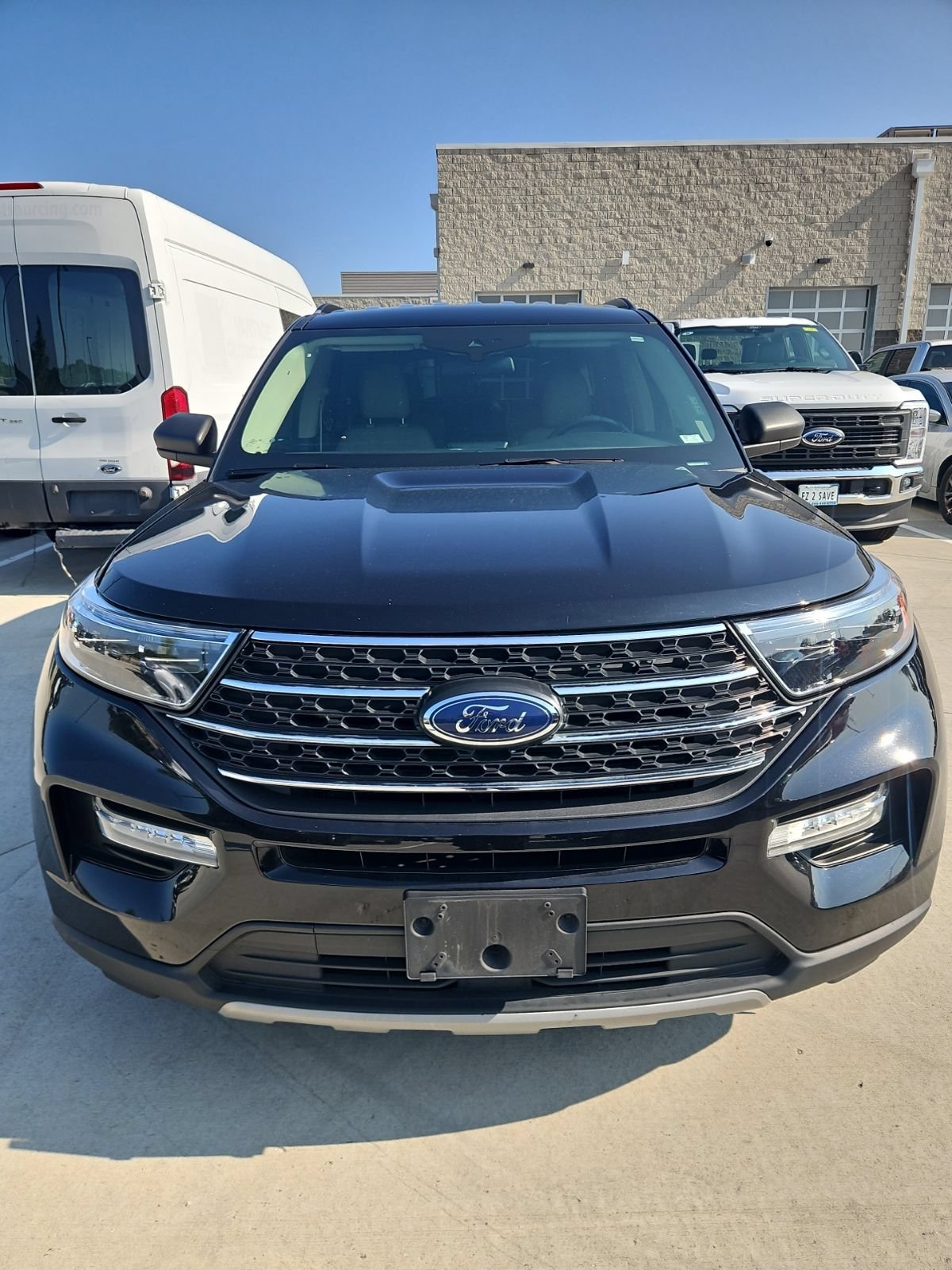 Certified 2022 Ford Explorer XLT w/ Equipment Group 202A AWD/4WD image 1