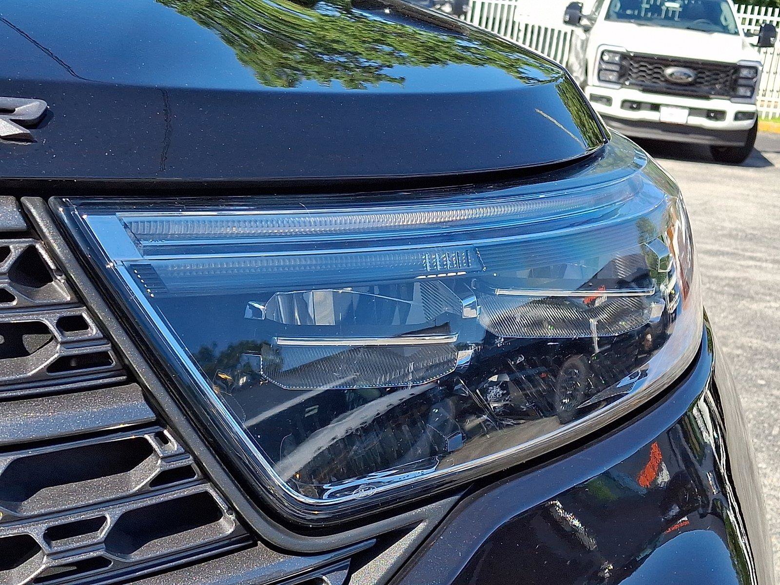 Certified 2023 Ford Explorer XLT w/ Equipment Group 202A AWD/4WD image 9