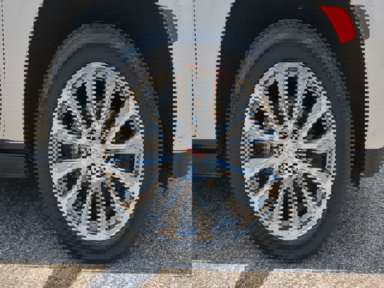 Used 2023 GMC Yukon Denali w/ Denali Reserve Package image 9