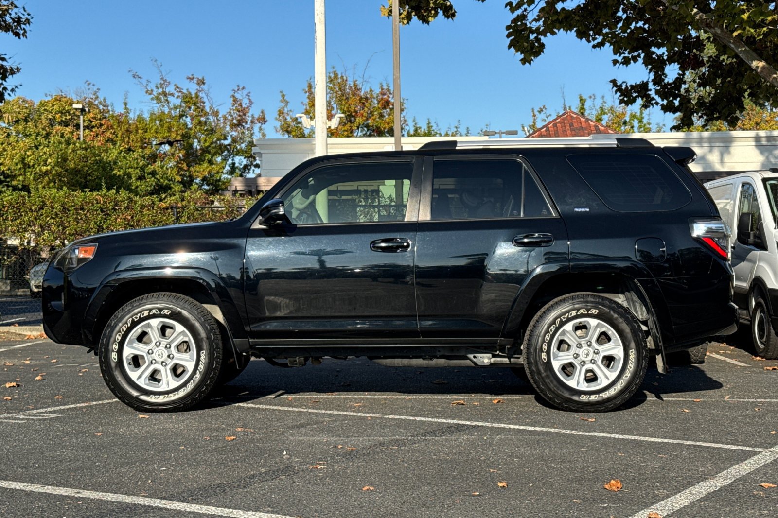 Used 2022 Toyota 4Runner SR5 Premium w/ Moonroof Package AWD/4WD image 8