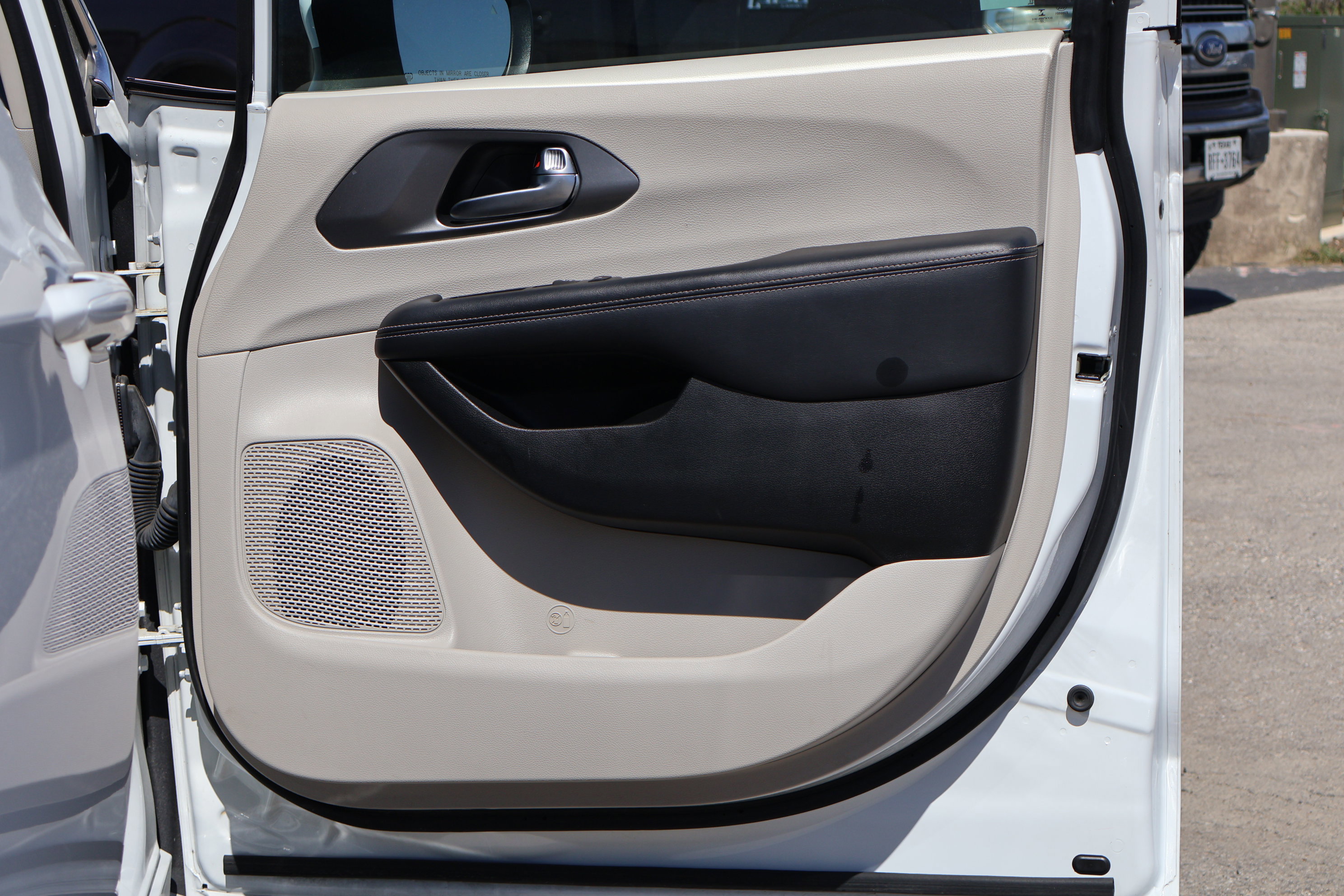 Used 2023 Chrysler Pacifica Touring-L image 35