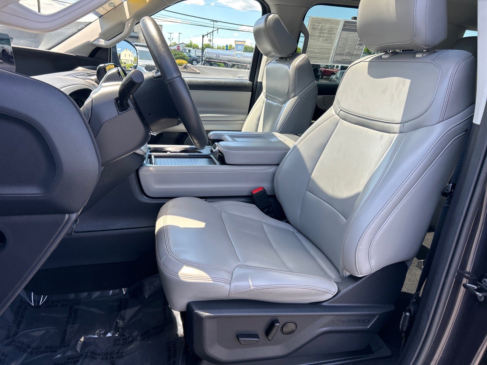 Certified 2025 Ford Expedition Active AWD/4WD image 8