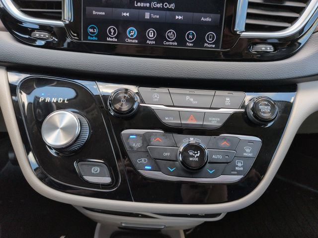 Used 2018 Chrysler Pacifica Touring-L Plus w/ Tire & Wheel Group FWD image 44