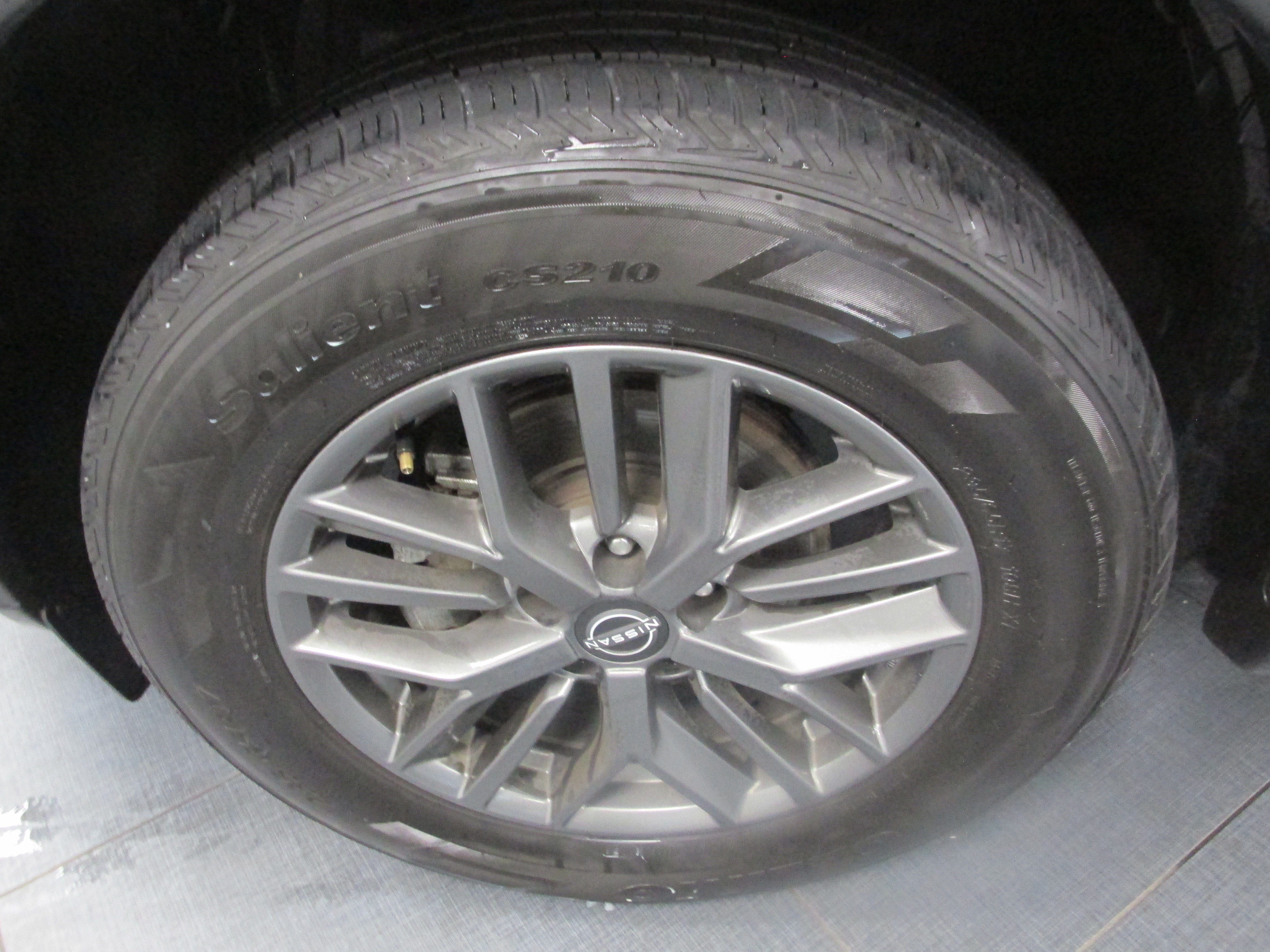Used 2024 Nissan Rogue S FWD image 14