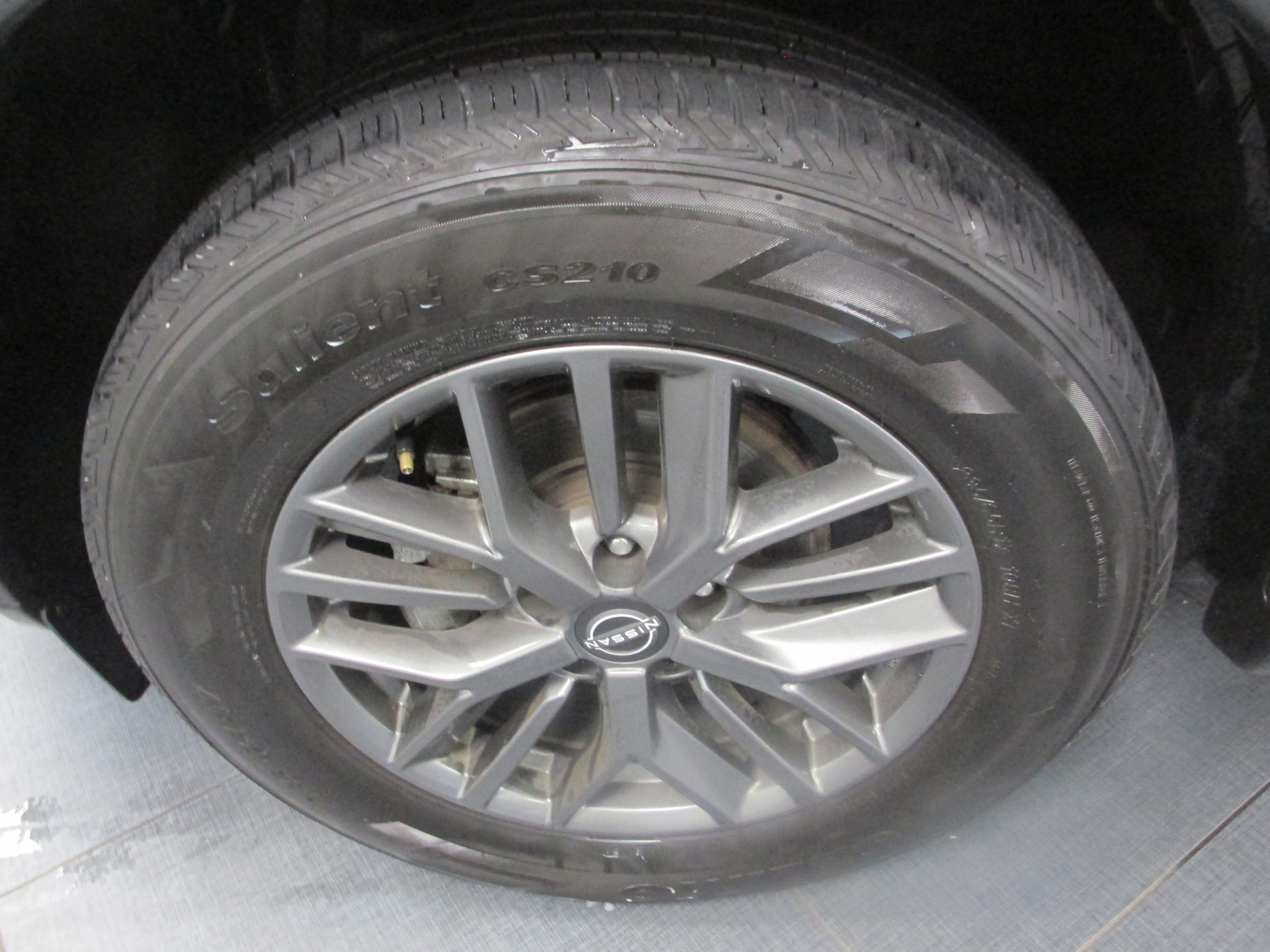 Used 2024 Nissan Rogue S FWD image 14