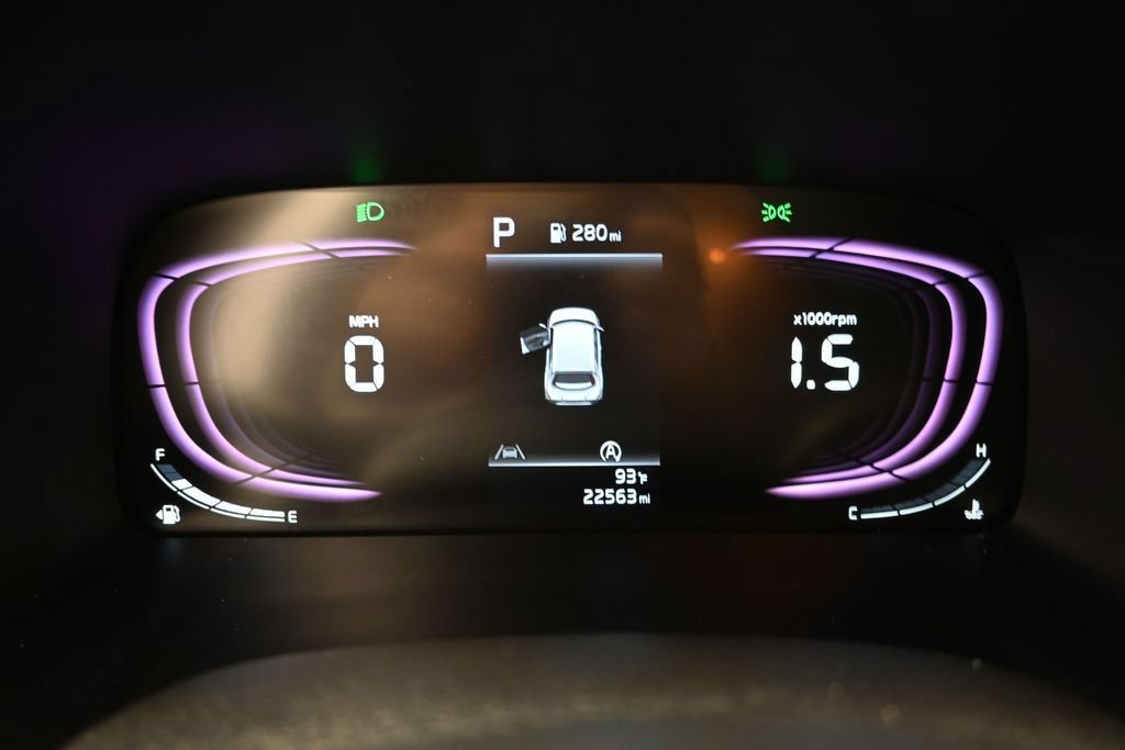 Used 2025 Kia Soul LX w/ LX Technology Package FWD image 18