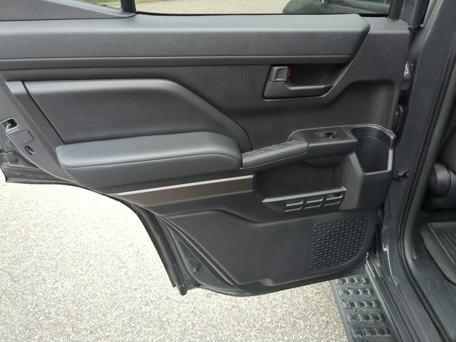 Used 2025 Toyota 4Runner SR5 AWD/4WD image 28