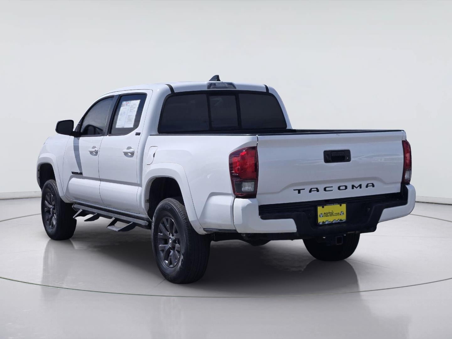 Used 2020 Toyota Tacoma SR5 w/ SR5 Appearance Package (SM) RWD image 6