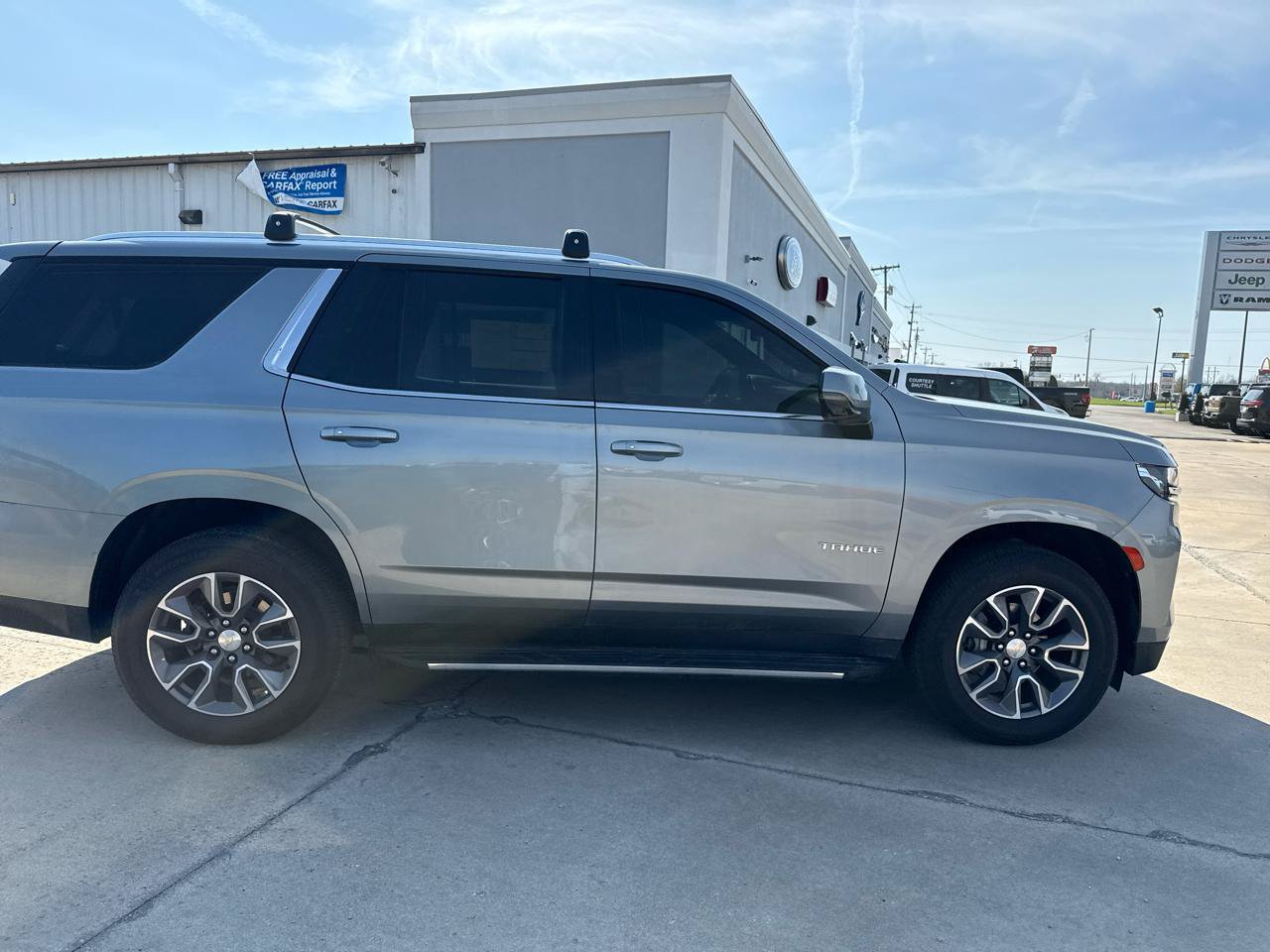 Used 2023 Chevrolet Tahoe LT w/ Luxury Package AWD/4WD image 5