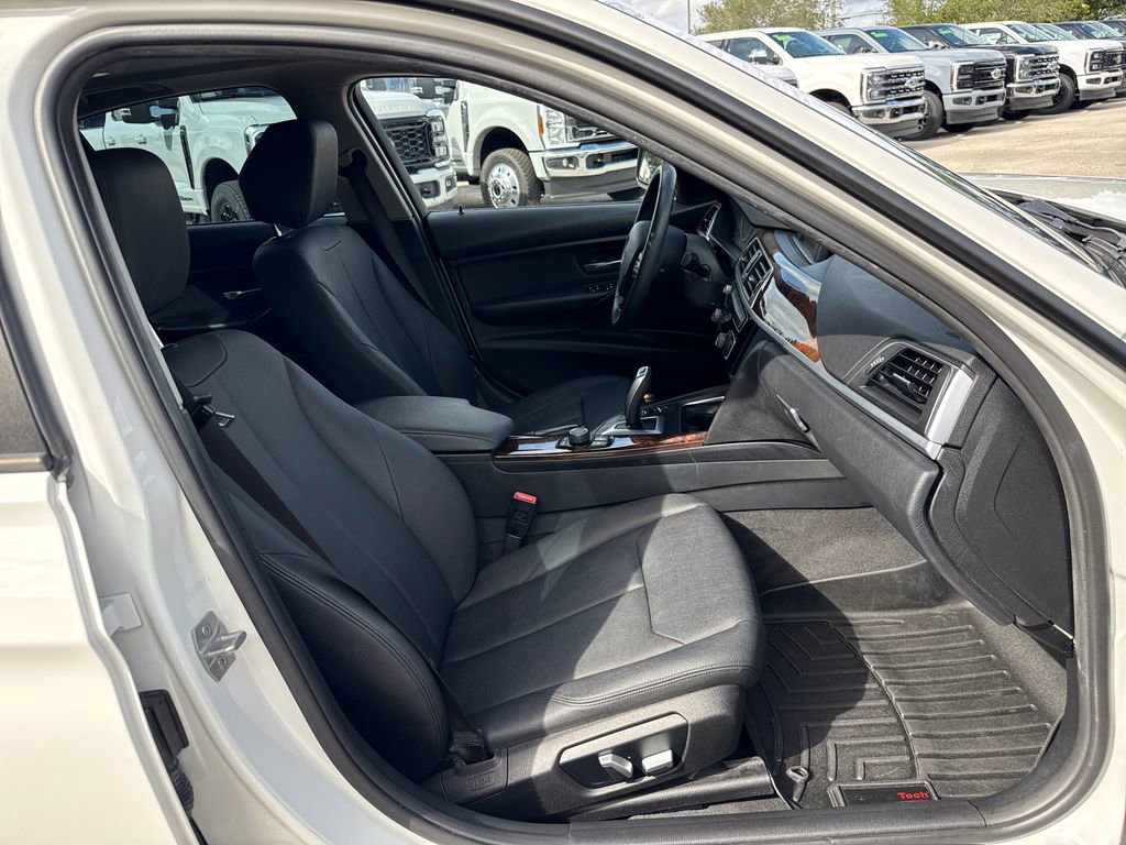 Used 2018 BMW 320i Sedan image 25