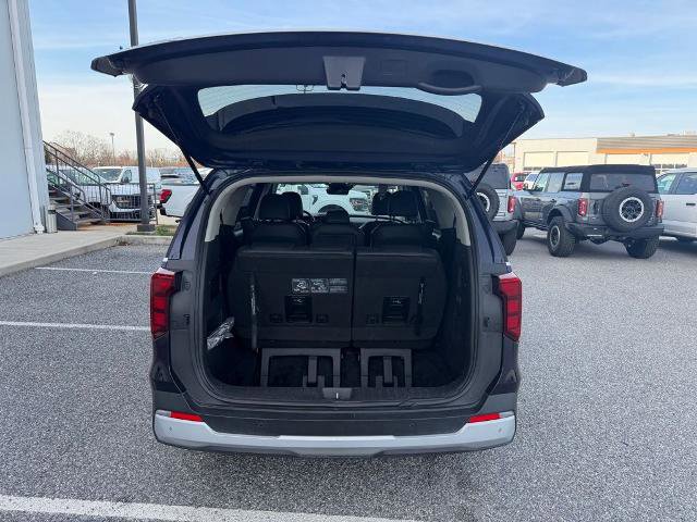 Used 2025 Kia Carnival image 9