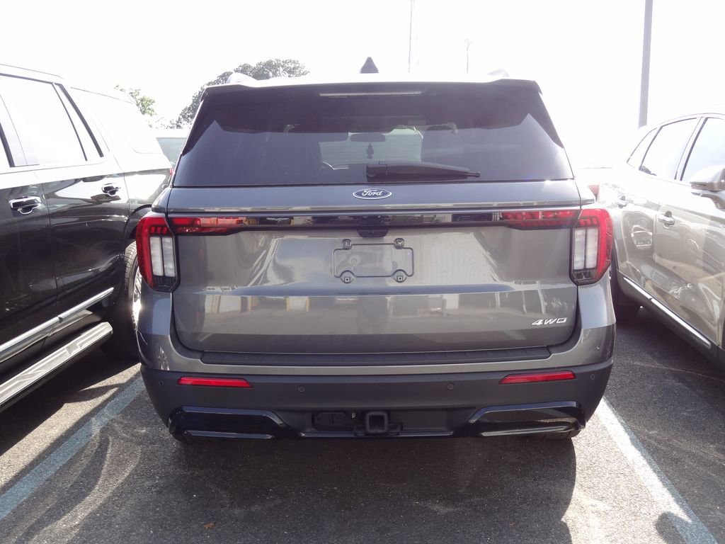 Certified 2025 Ford Explorer ST-Line AWD/4WD image 3