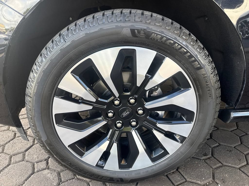 Certified 2025 Ford Expedition Platinum w/ Driver's Package AWD/4WD image 12