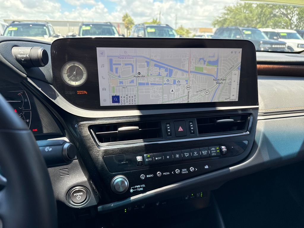 Used 2025 Lexus ES 300h w/ Premium Package FWD image 20