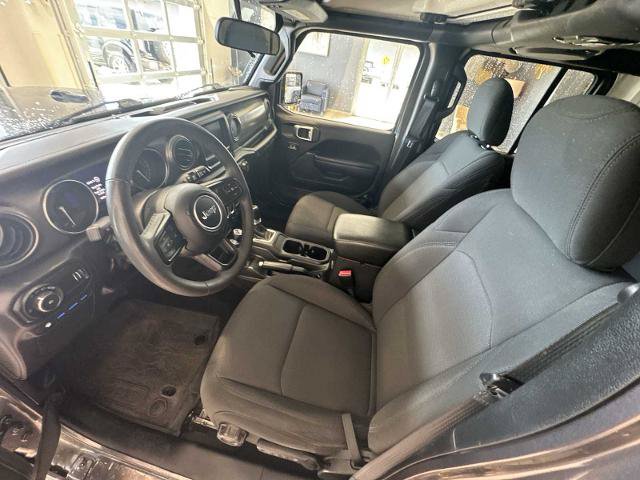 Used 2023 Jeep Wrangler Unlimited w/ Cold Weather Group AWD/4WD image 18