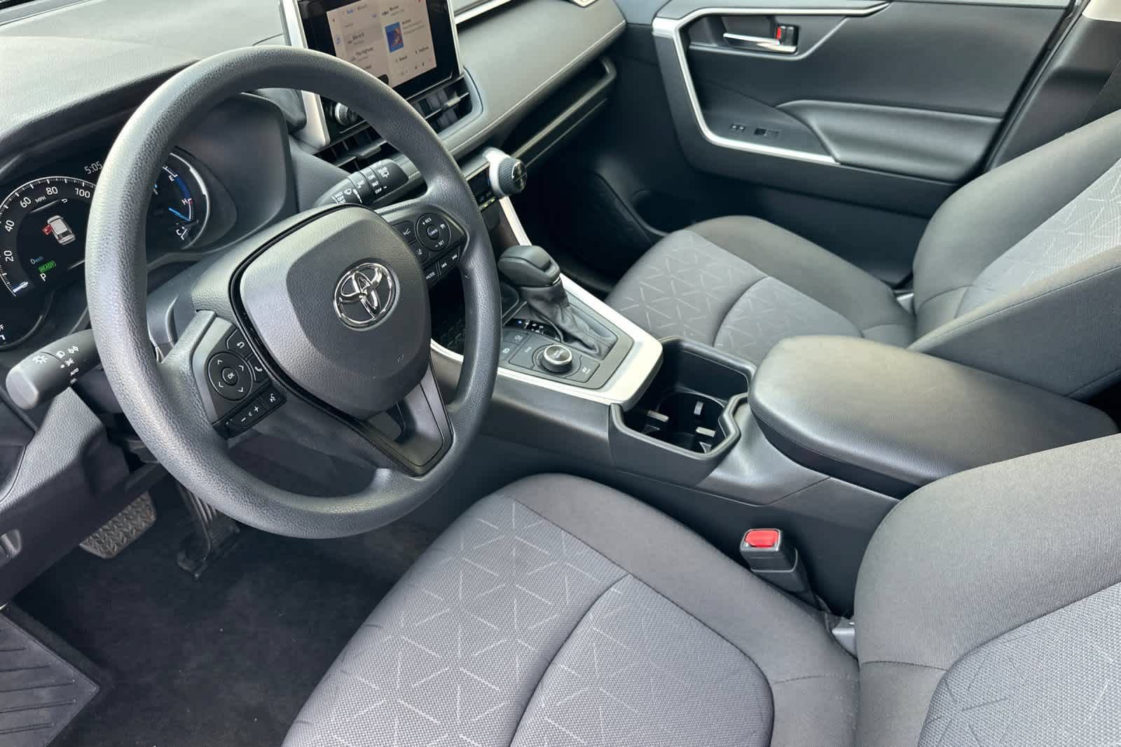 Used 2025 Toyota RAV4 XLE AWD/4WD image 12