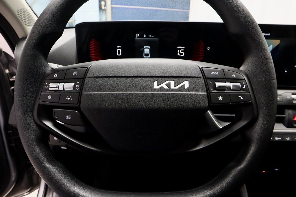 Used 2025 Kia K4 LXS image 30