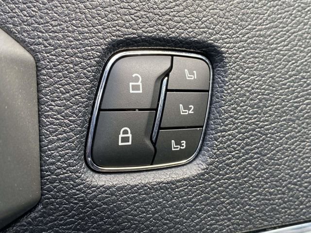 Certified 2022 Ford F350 Lariat w/ Tremor Off-Road Package image 24