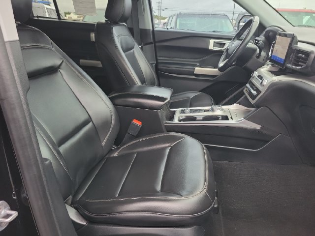 Certified 2022 Ford Explorer XLT w/ Equipment Group 202A AWD/4WD image 27