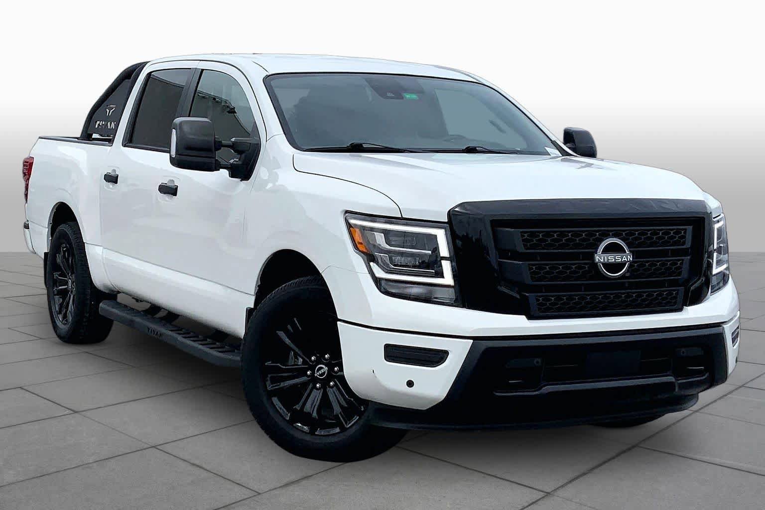 Used 2024 Nissan Titan SV RWD image 3