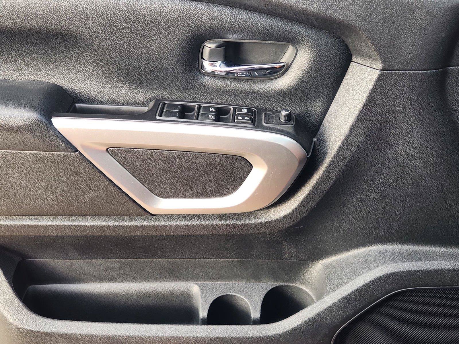 Used 2019 Nissan Titan SV RWD image 31