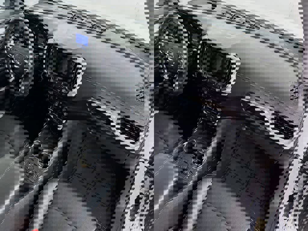 Used 2024 GMC Terrain SLT image 32