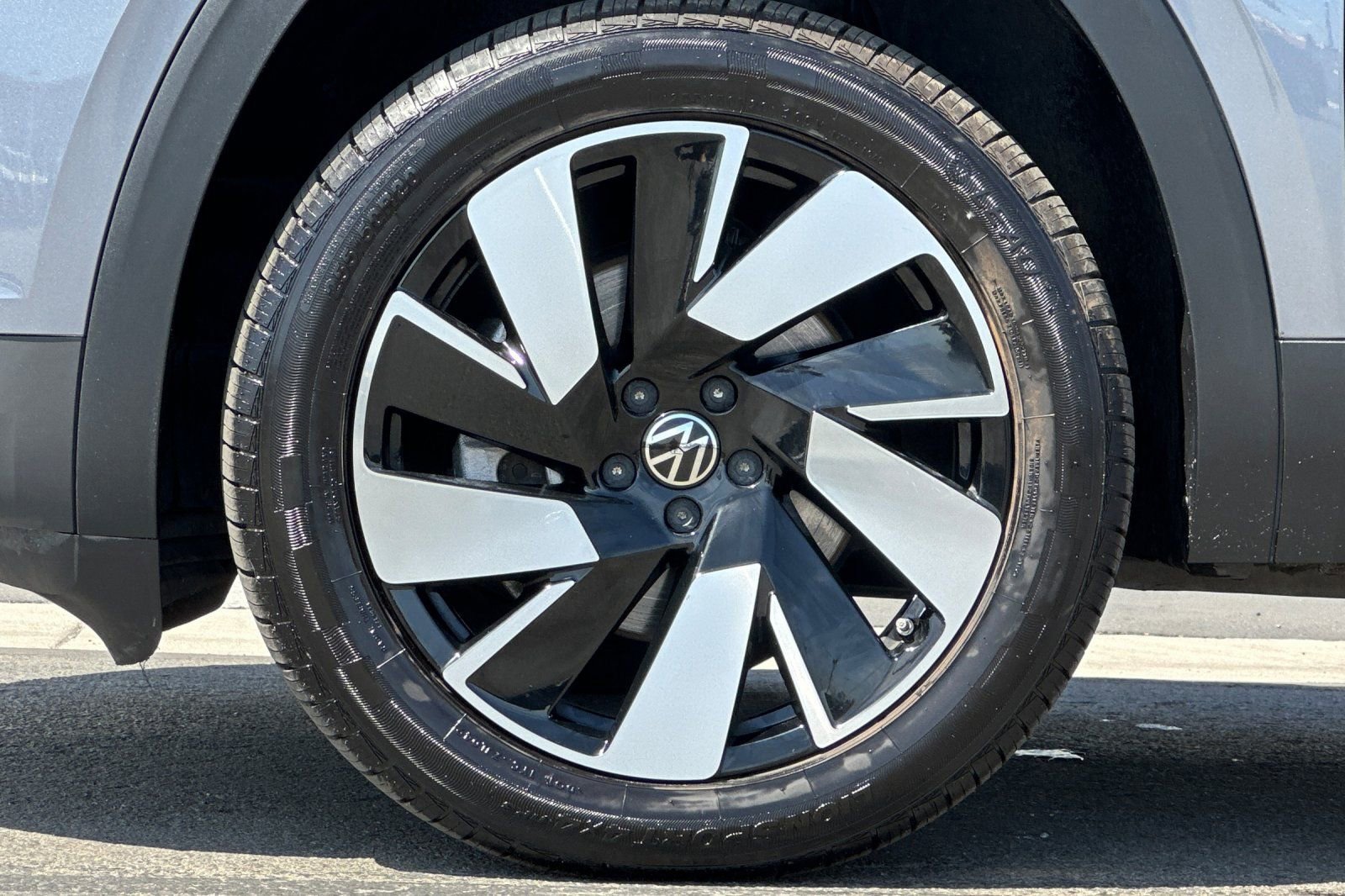 Used 2024 Volkswagen Atlas Cross Sport SE AWD/4WD image 25