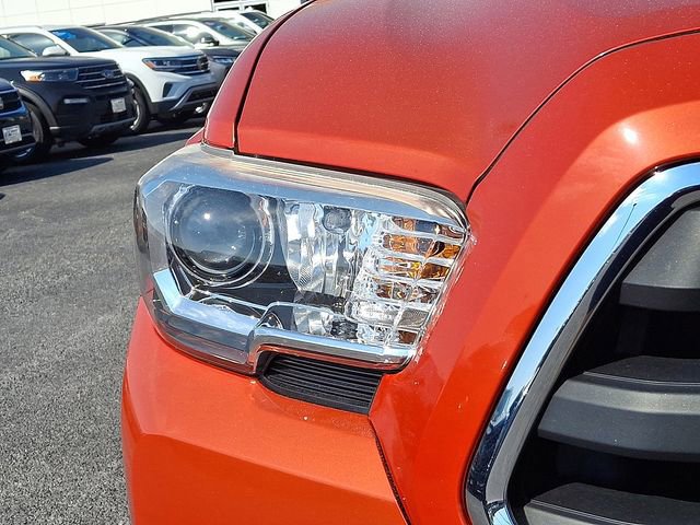 Used 2017 Toyota Tacoma SR5 w/ Tow Package AWD/4WD image 9