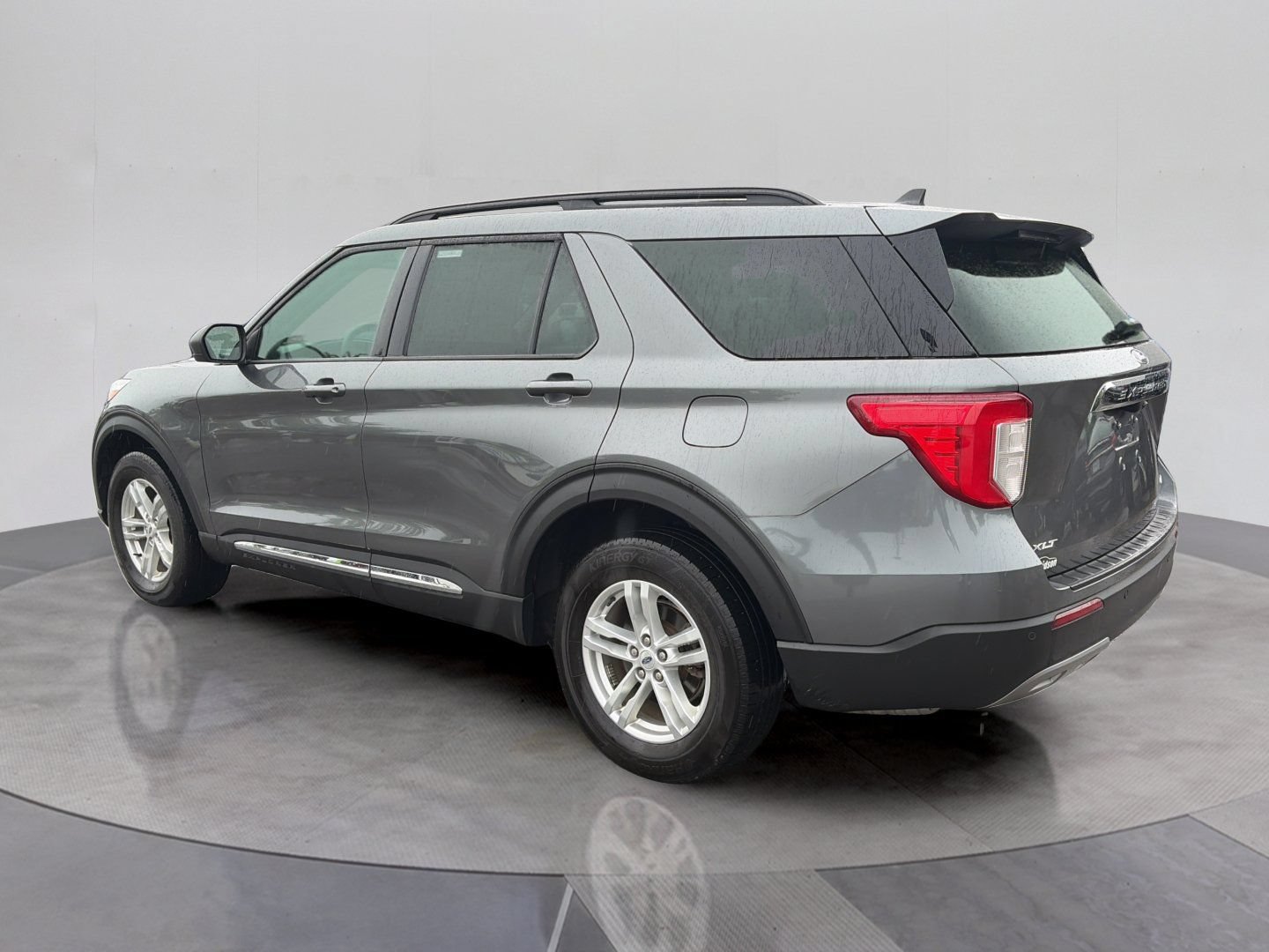 Certified 2023 Ford Explorer XLT w/ Equipment Group 202A AWD/4WD image 3