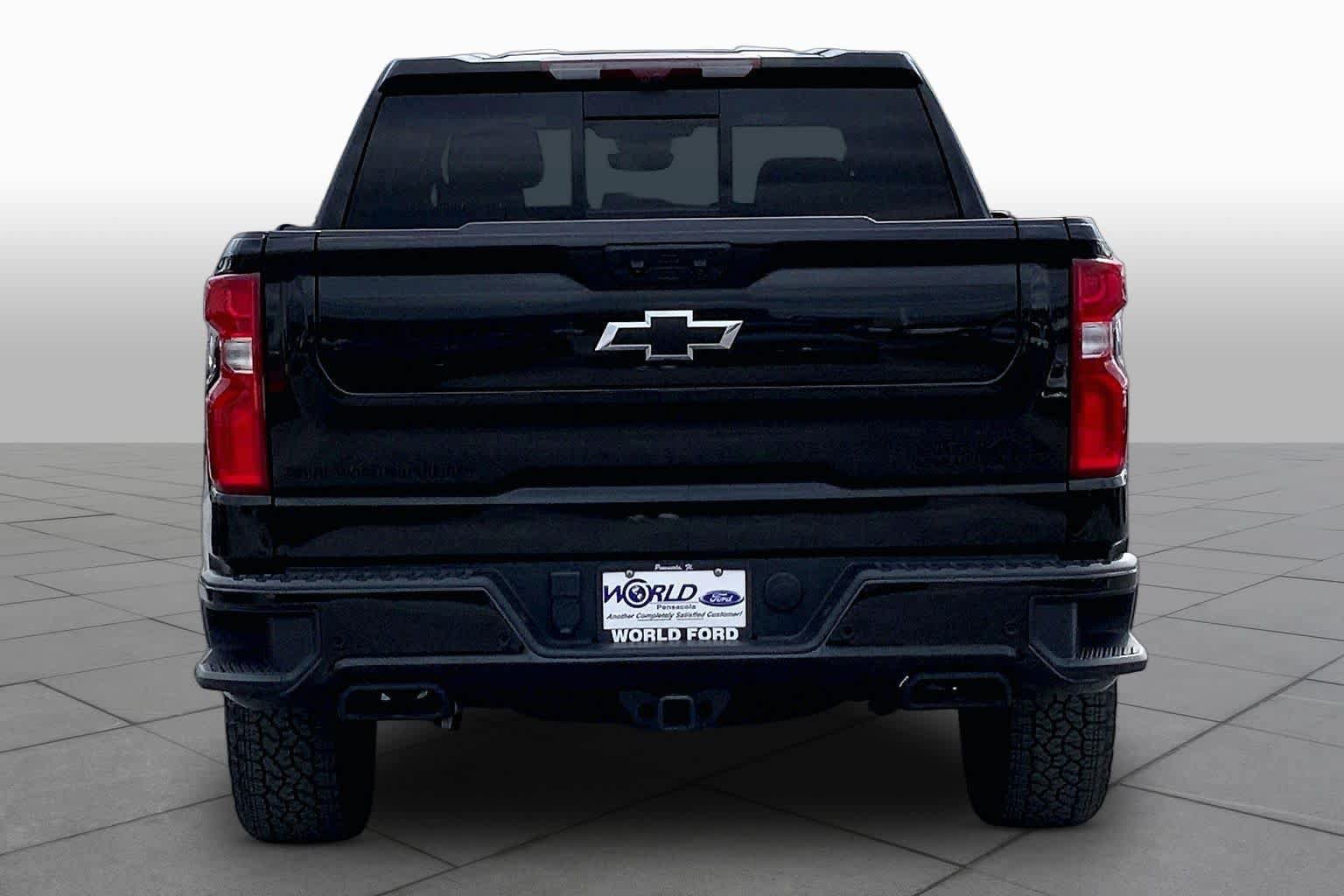 Used 2024 Chevrolet Silverado 1500 High Country w/ Midnight Edition AWD/4WD image 5
