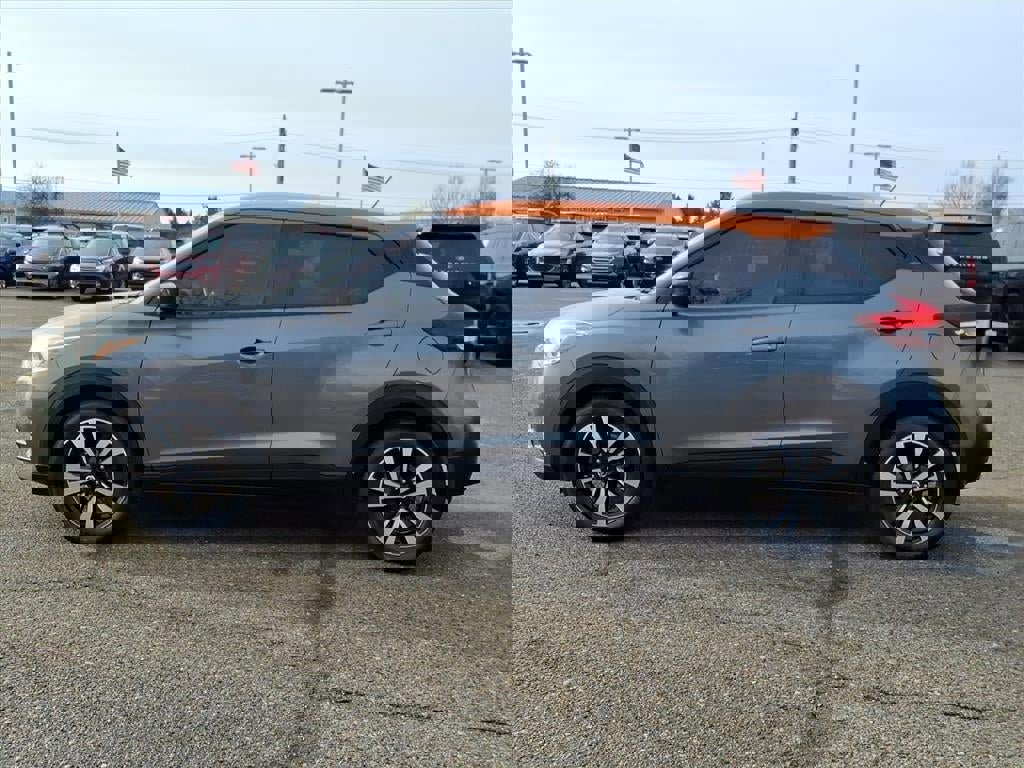 Used 2018 Nissan Kicks SV image 6