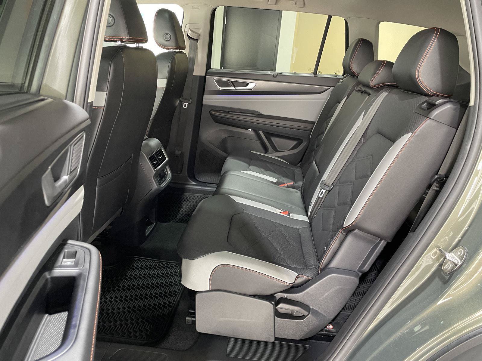 Used 2024 Volkswagen Atlas Peak Edition SEL AWD/4WD image 31