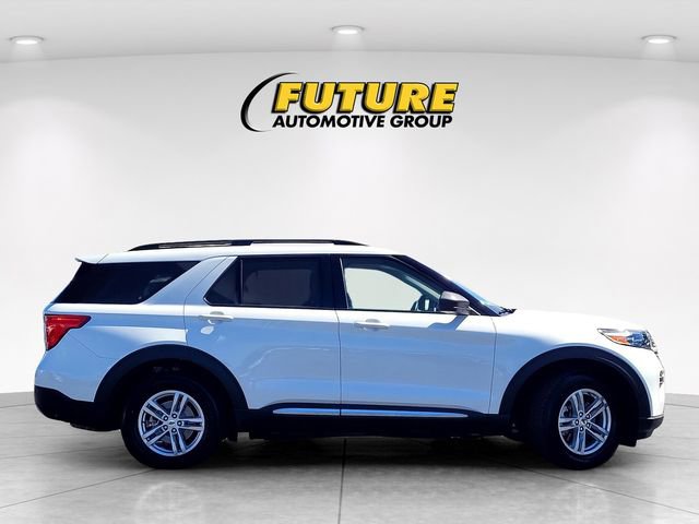 Certified 2022 Ford Explorer XLT w/ Equipment Group 202A AWD/4WD image 3