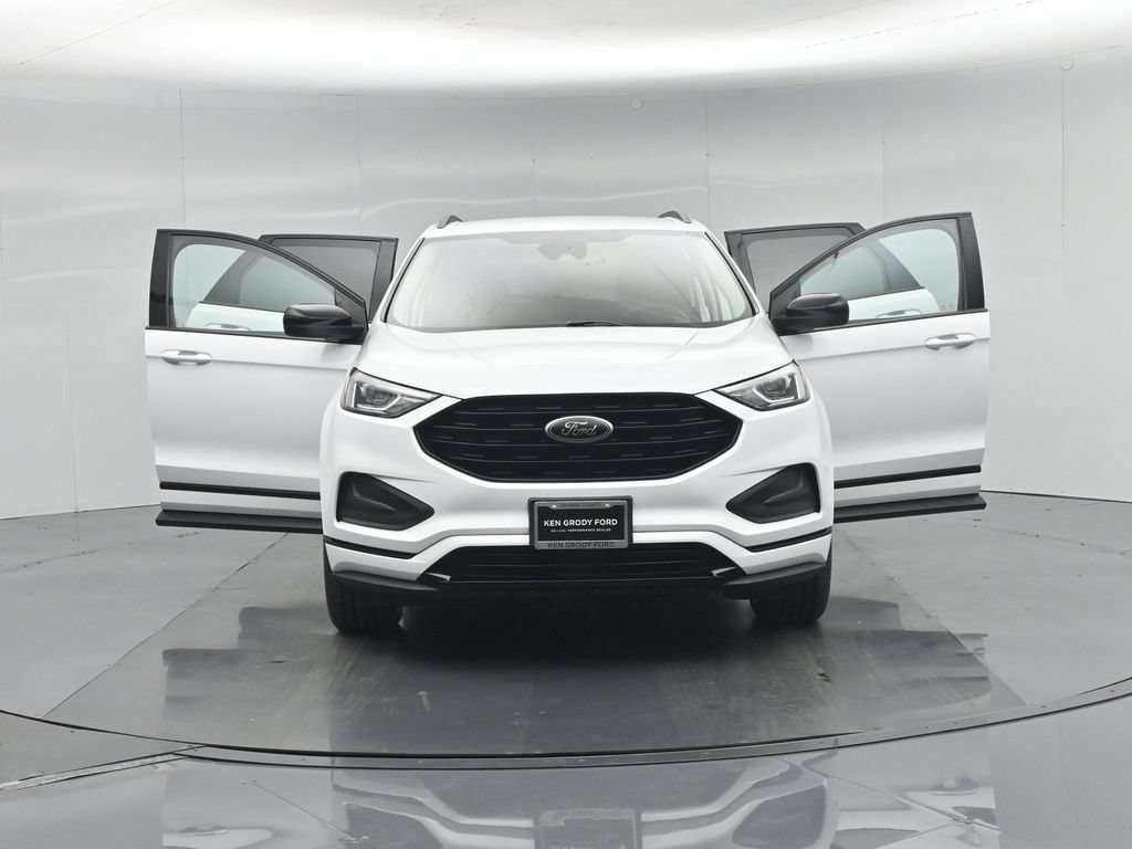 Certified 2022 Ford Edge SE w/ Black Appearance Package AWD/4WD image 5