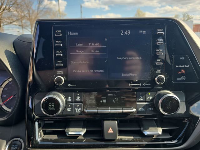 Used 2020 Toyota Highlander LE image 17