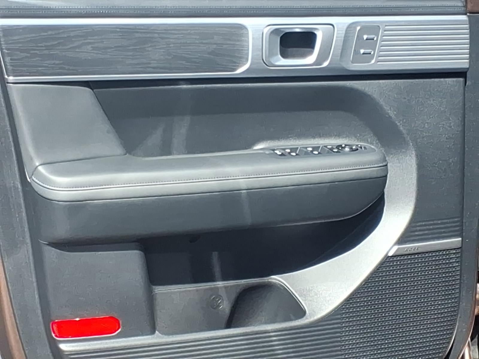 Used 2025 Hyundai Santa Fe Limited AWD/4WD image 21
