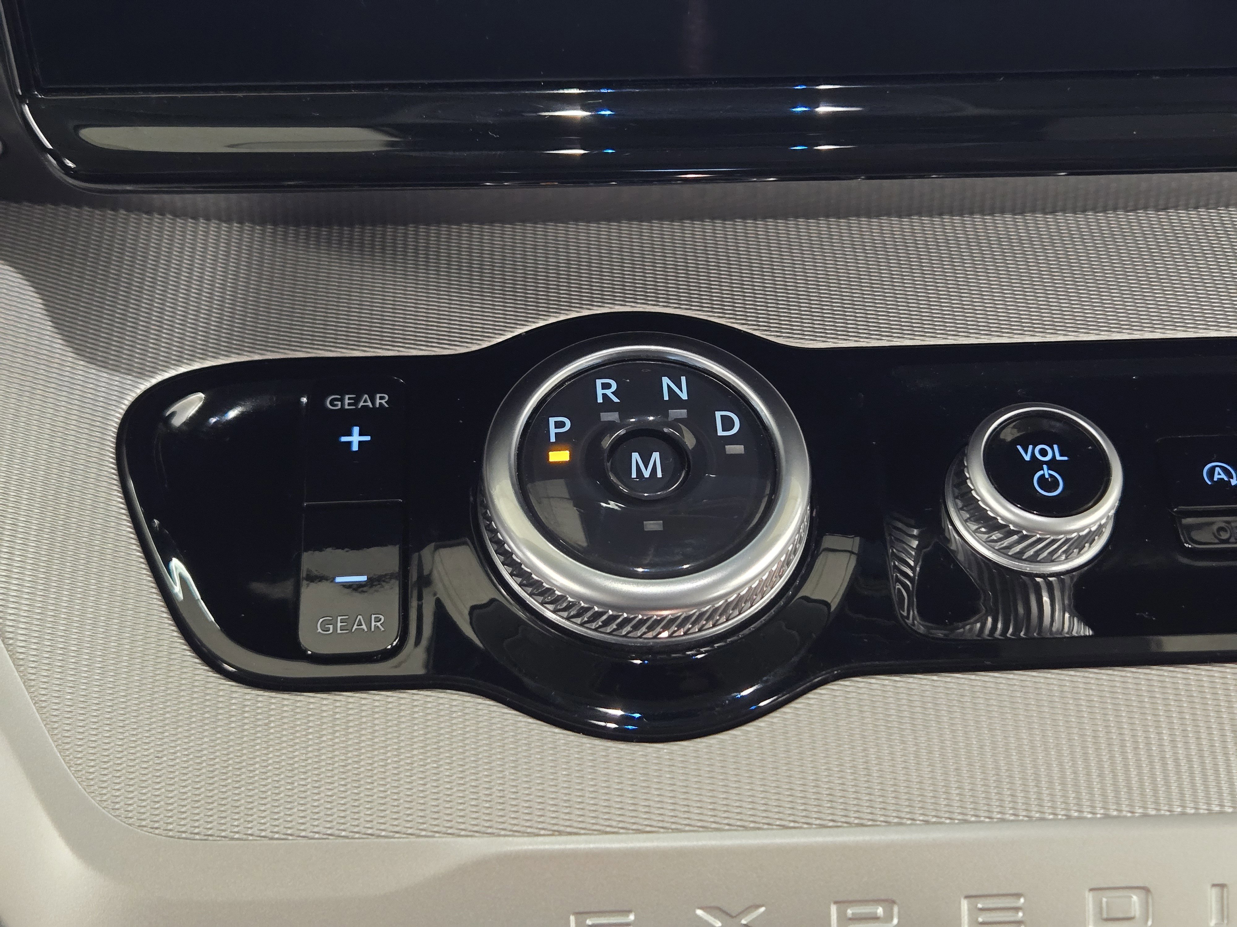 Certified 2025 Ford Expedition Active image 21