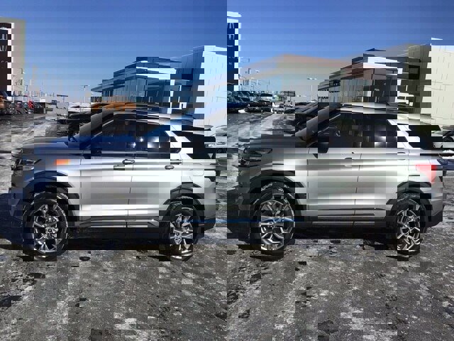 Certified 2022 Ford Explorer XLT w/ Equipment Group 202A image 2