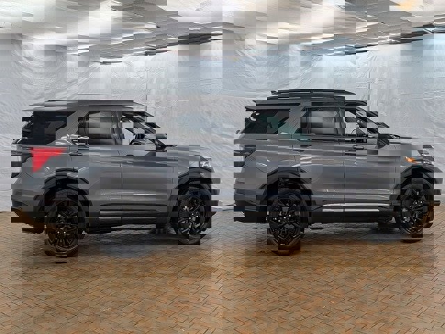 Certified 2023 Ford Explorer XLT w/ Equipment Group 202A image 6